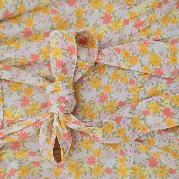 SO BRAND WOMENS JUNIOR SIZE YELLOW FLORAL SOFT SHORTS HIGH RISE SIZE XS - Picture 4 of 13